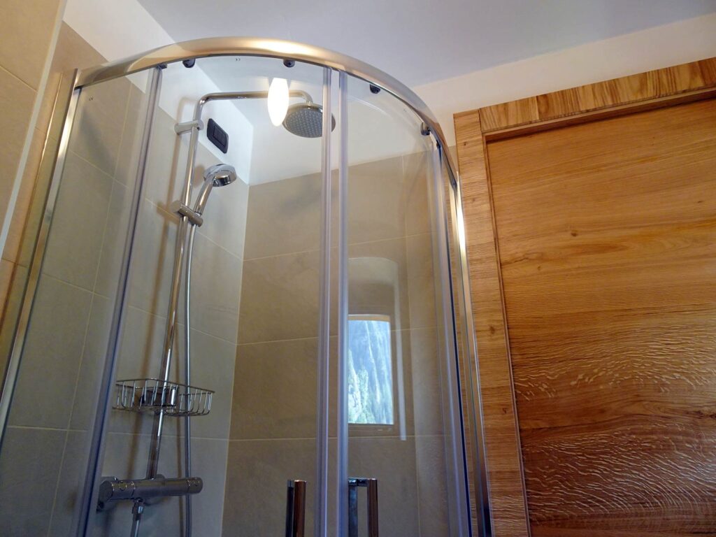 Bathroom in a room at Hotel Aigle, Courmayeur Mont Blanc.