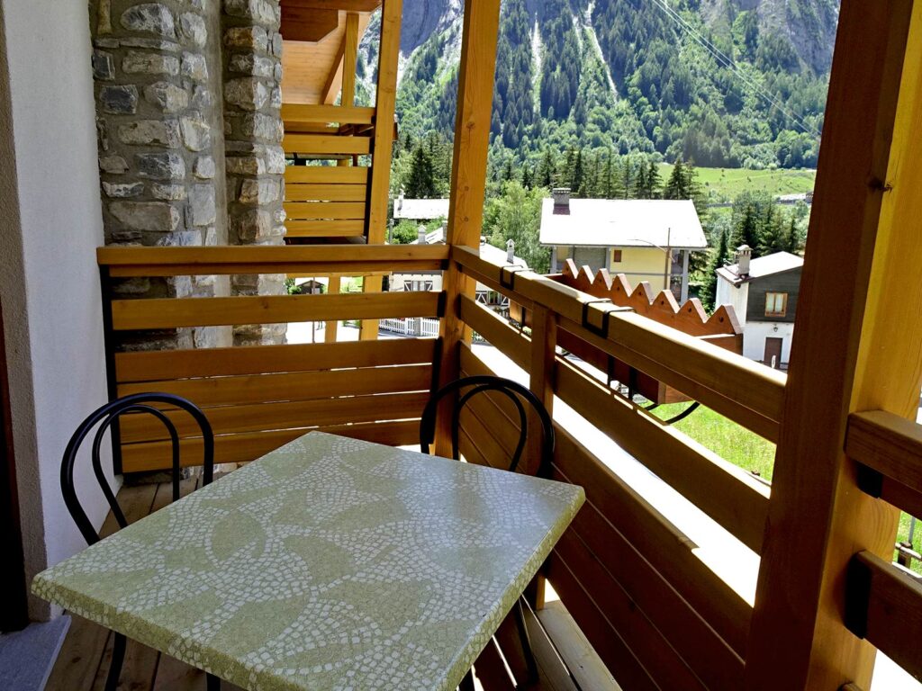 Balcone di una camera dell'Hotel Aigle, Courmayeur Mont Blanc.