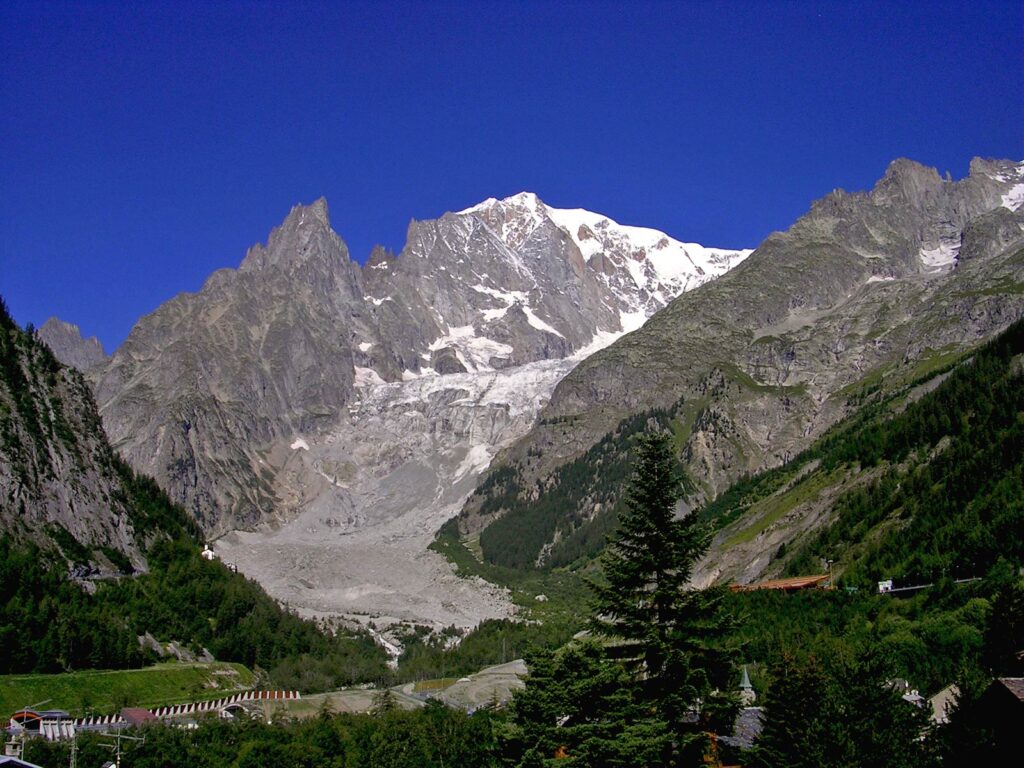 Veduta del Monte Bianco dall'Hotel Aigle di Courmayeur Mont Blanc.