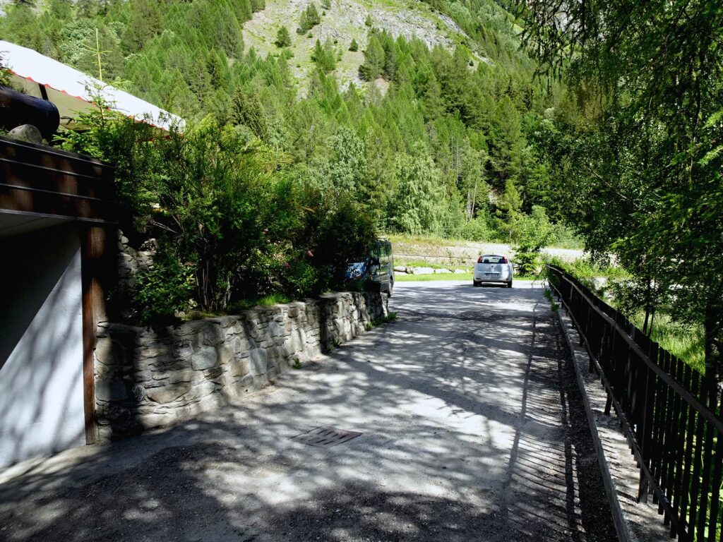 Accesso al parcheggio dell'Hotel Aigle di Courmayeur Mont Blanc.