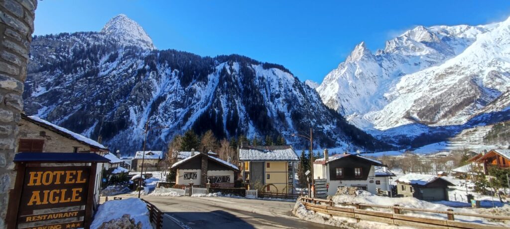 hotel aigle courmayeur view